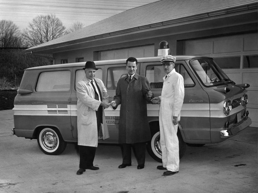  Chevrolet Corvair Greenbrier Amblewagon 1961 года  (фото 3 из 3)